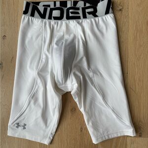 Under Armour Men's White Baseball sliders with Cup. Size Medium